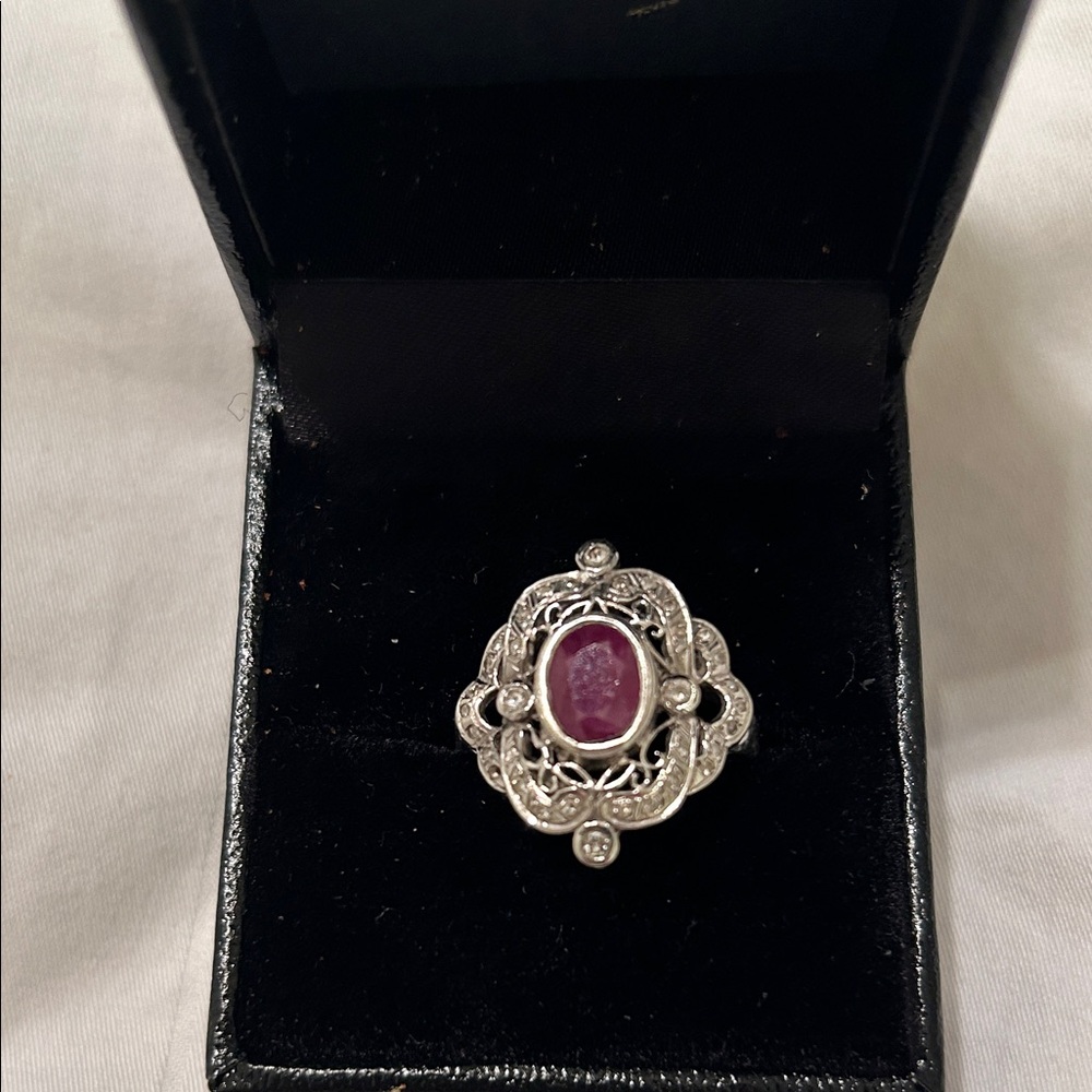 14K White Gold Vintage Style Elegant Silver and Purple Women's Ring